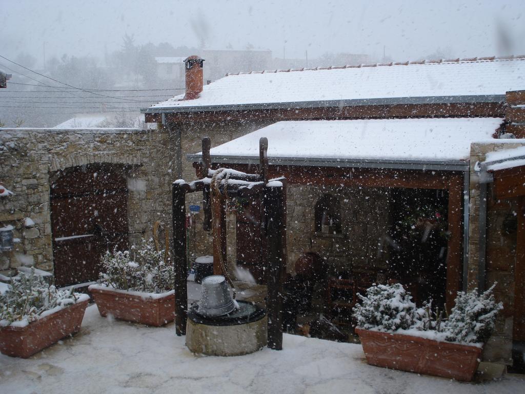 Xenios Cottages Lofou Exteriör bild