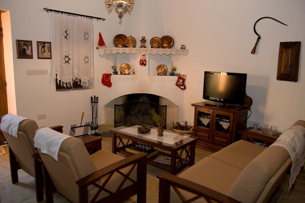 Xenios Cottages Lofou Exteriör bild