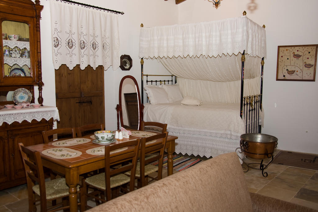 Xenios Cottages Lofou Rum bild
