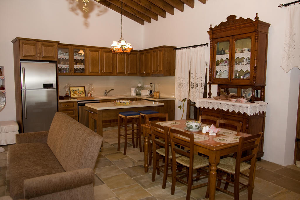 Xenios Cottages Lofou Rum bild